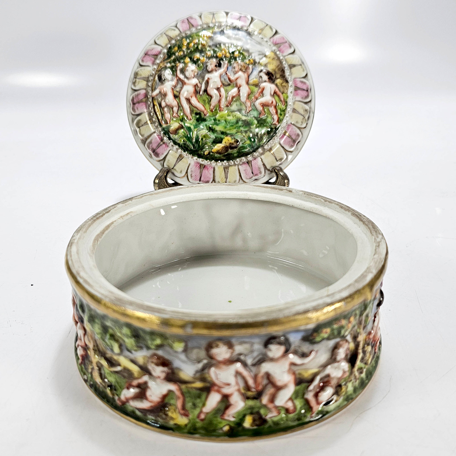 Caja Alhajero Porcelana Capodimonte Selladoi Relieve (6789)