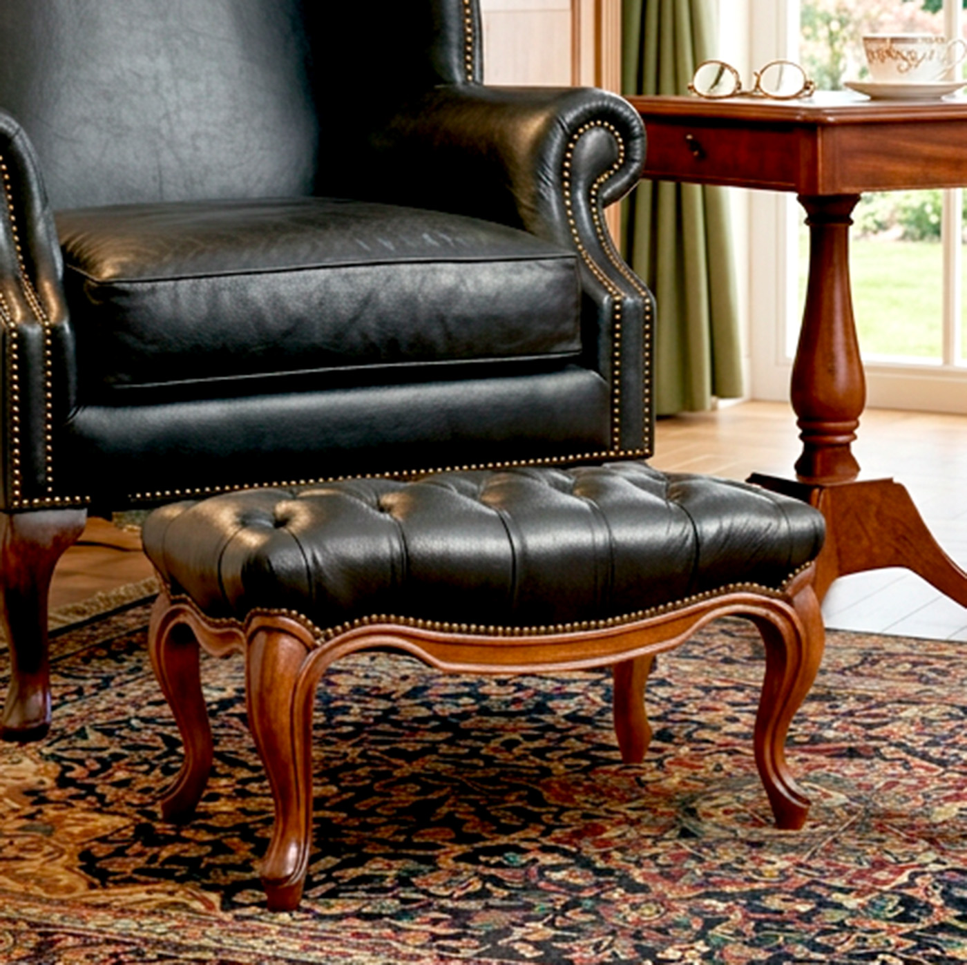 Banqueta Pie De Cama Capitoné Cuero Negro Caoba (7180)