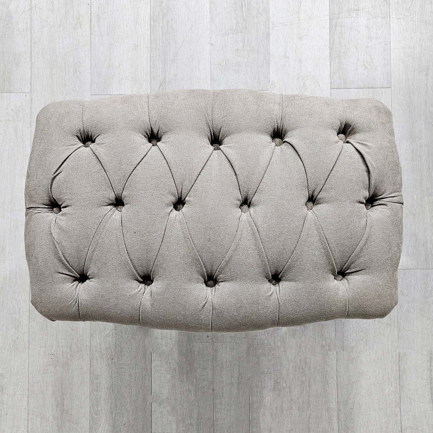 Banqueta Antigua Luis XV Dorada Capitoné Pana Beige (7214)