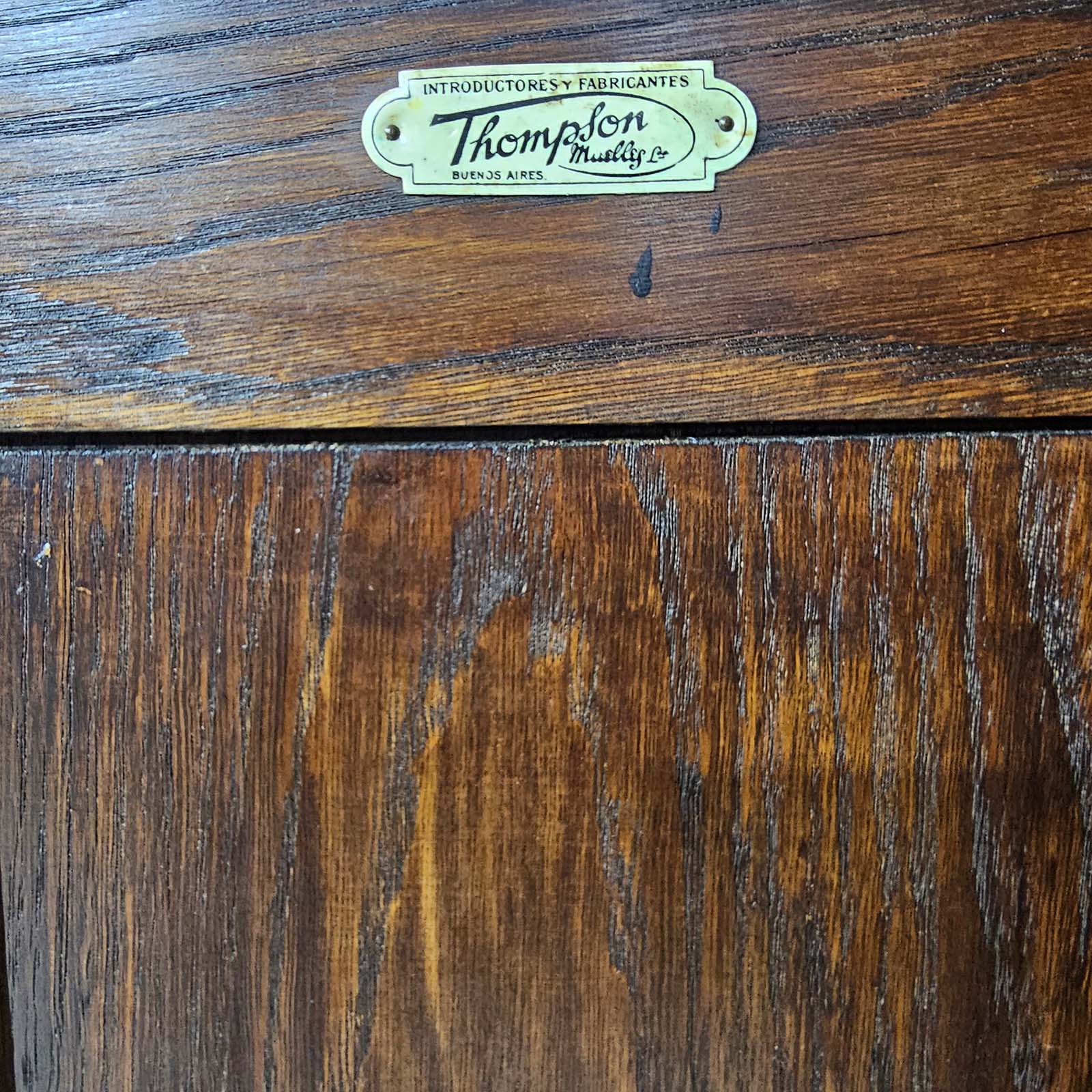 Gabinete Aparador Inglés Thompson Roble Tallado (7219)