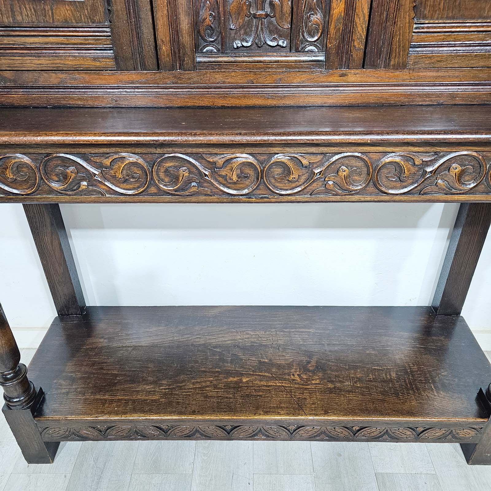 Gabinete Aparador Inglés Thompson Roble Tallado (7219)