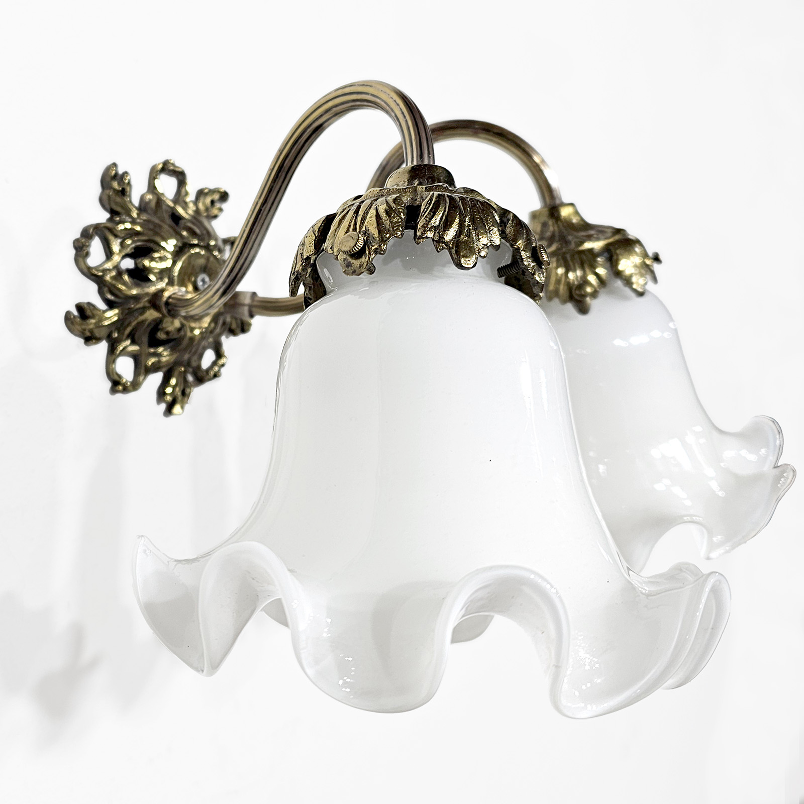 Aplique Antiguo Bronce 2 Luces Tulipas Opalina (7247)