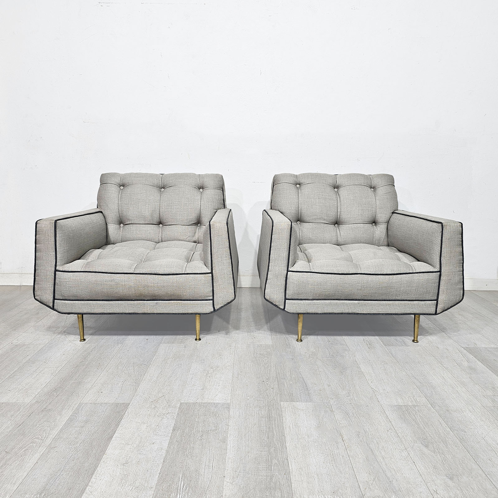 Par Sillones Mid Century Capitoné Patas Bronce (7270)