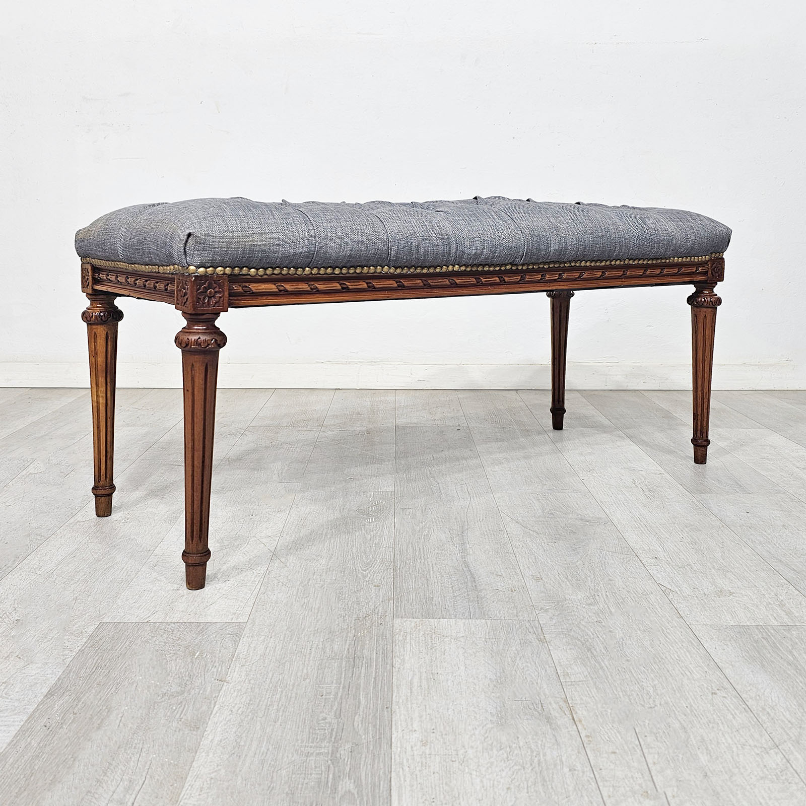 Banqueta Antigua Pie De Cama Luis XVI Nogal Capitone (7271)