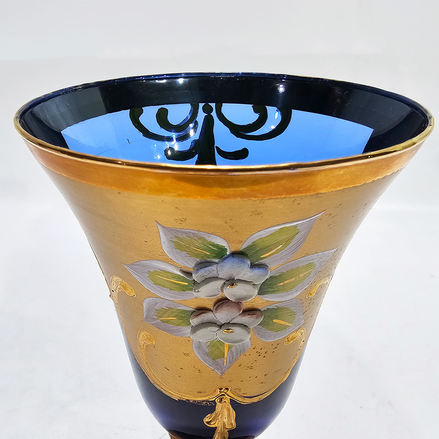 Copa Antigua Veneciana Azul Cobalto Dorada Flores Relieve (7292)