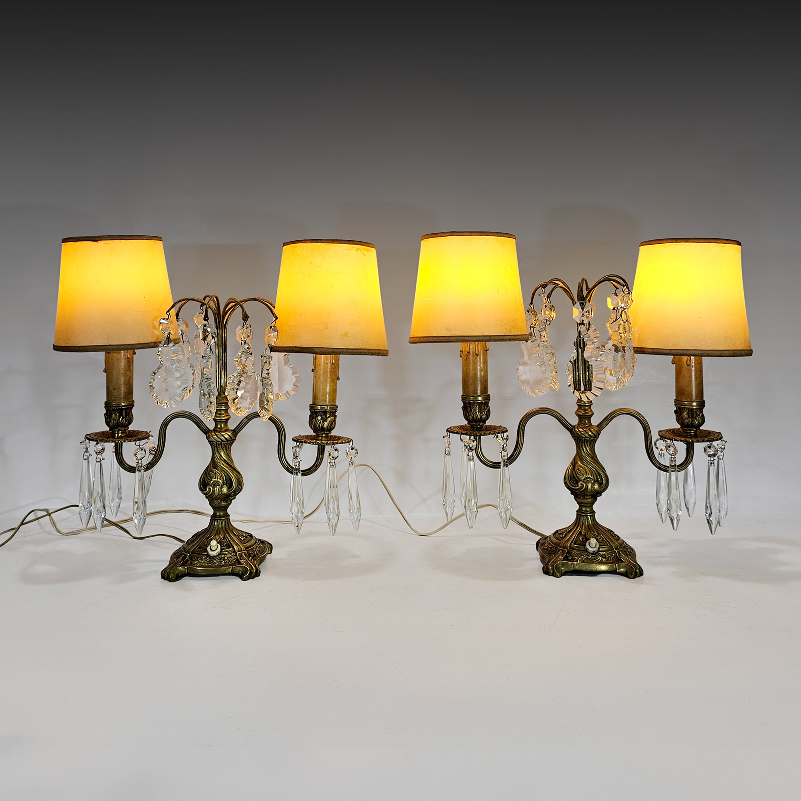 Par Veladores Antiguos Bronce 3 Luces Caireles (7300)