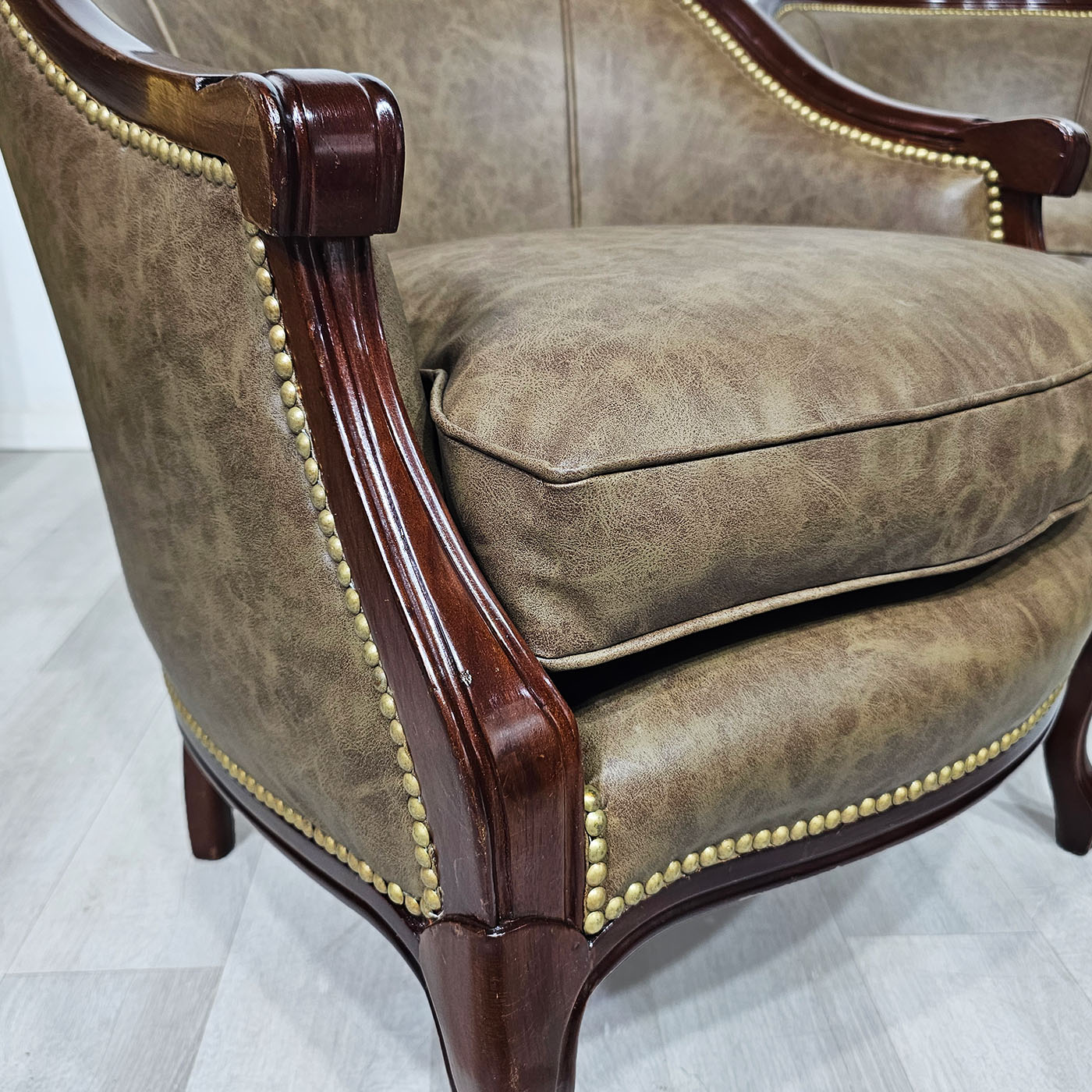 Par Sillones Bergère Ingleses Ecocuero Caoba (7308)