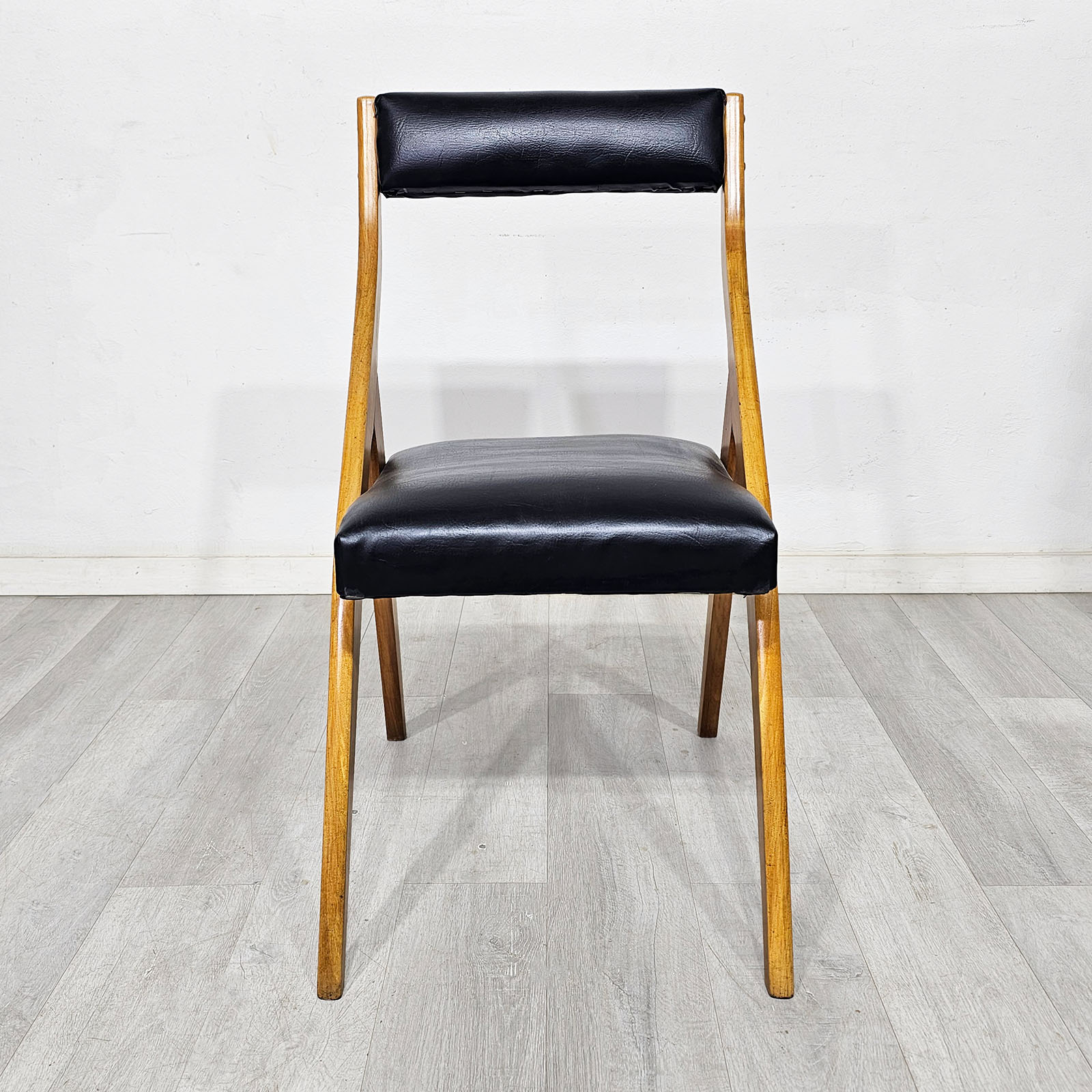 Silla Vintage Mid Century Guatambú Cuerina (7311)