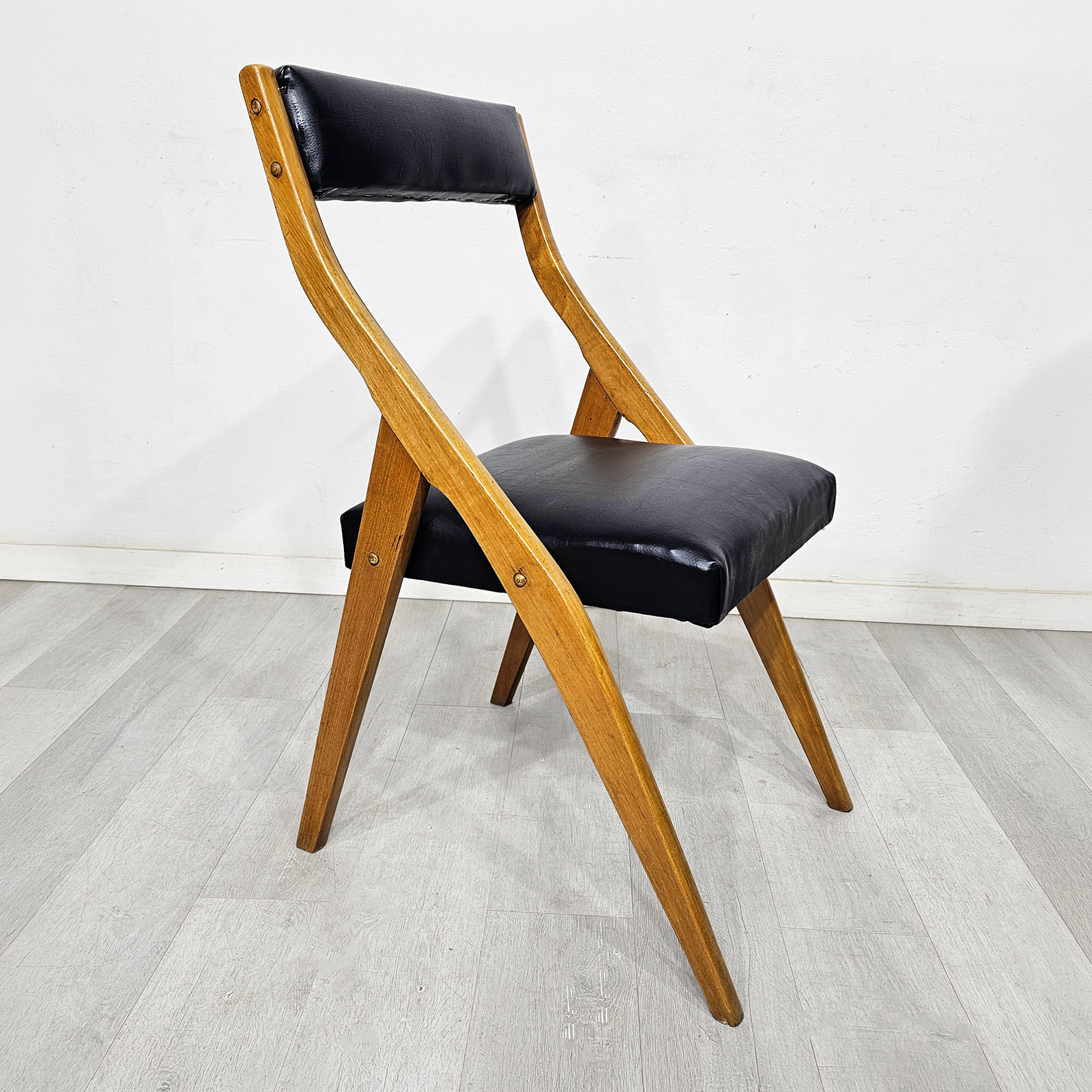 Silla Vintage Mid Century Guatambú Cuerina (7311)