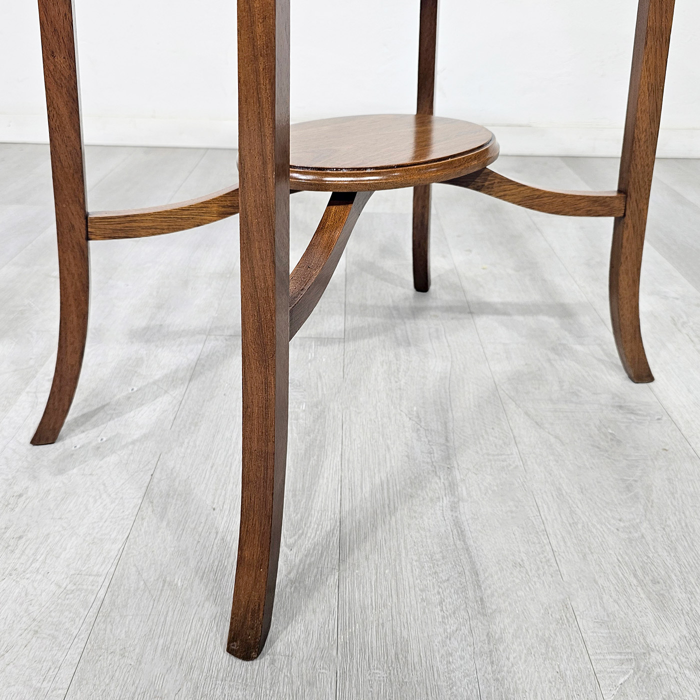 Mesa Auxiliar Oval Madera Maciza Con Estante (7345)
