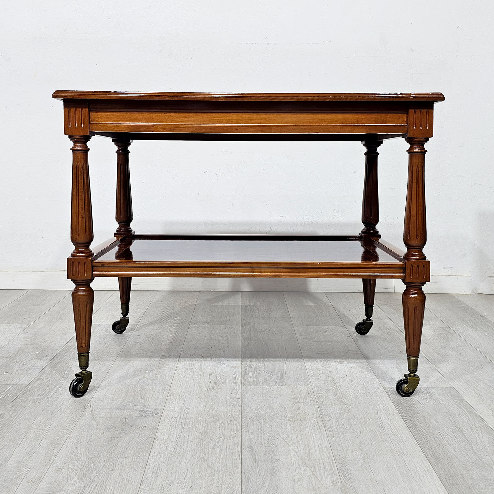 Mesa Auxiliar Inglesa Rodante Caoba 2 Planos (7350)