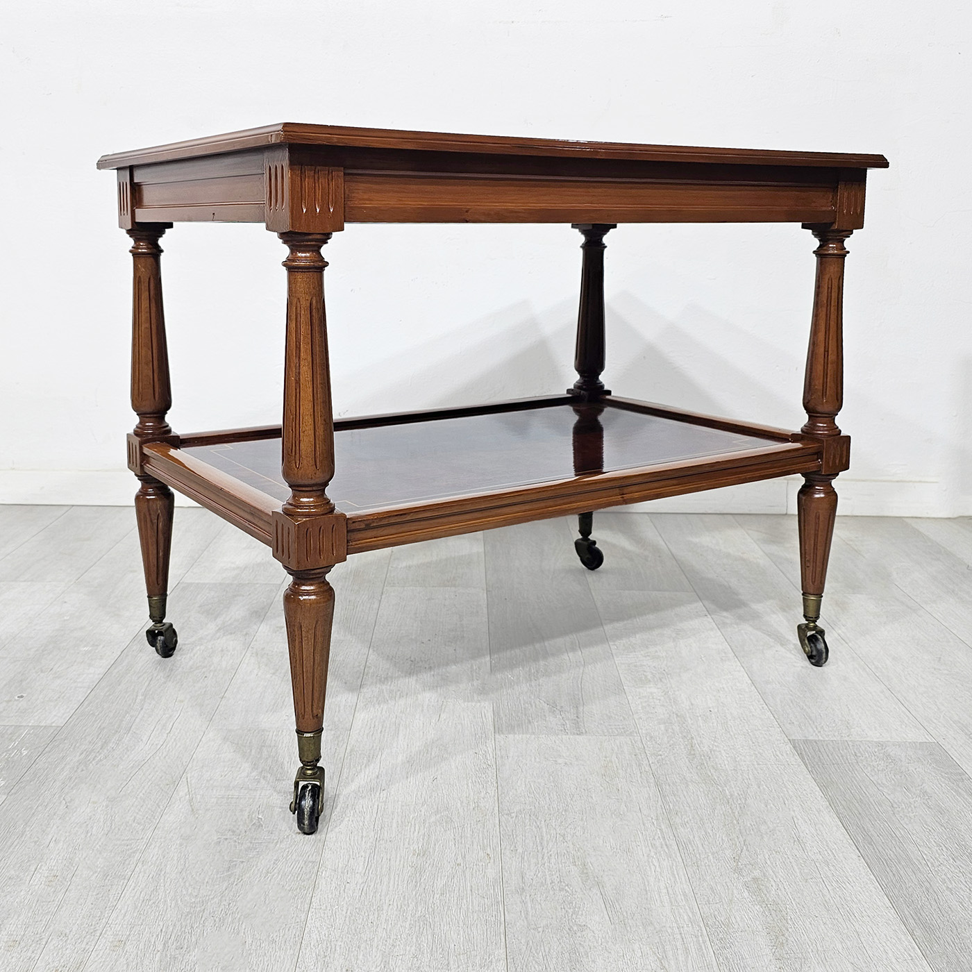 Mesa Auxiliar Inglesa Rodante Caoba 2 Planos (7350)