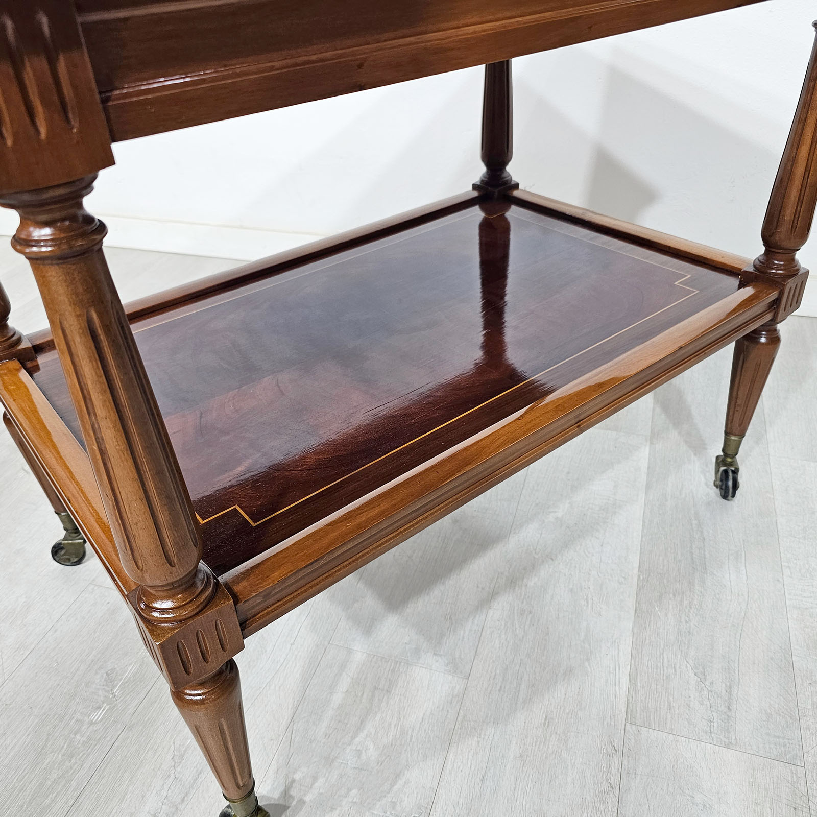 Mesa Auxiliar Inglesa Rodante Caoba 2 Planos (7350)